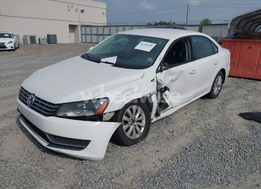 Photo 2 of 2015 Volkswagen Passat 1.8T WOLFSBURG EDITION (VIN 1VWAT7A3XFC004039)