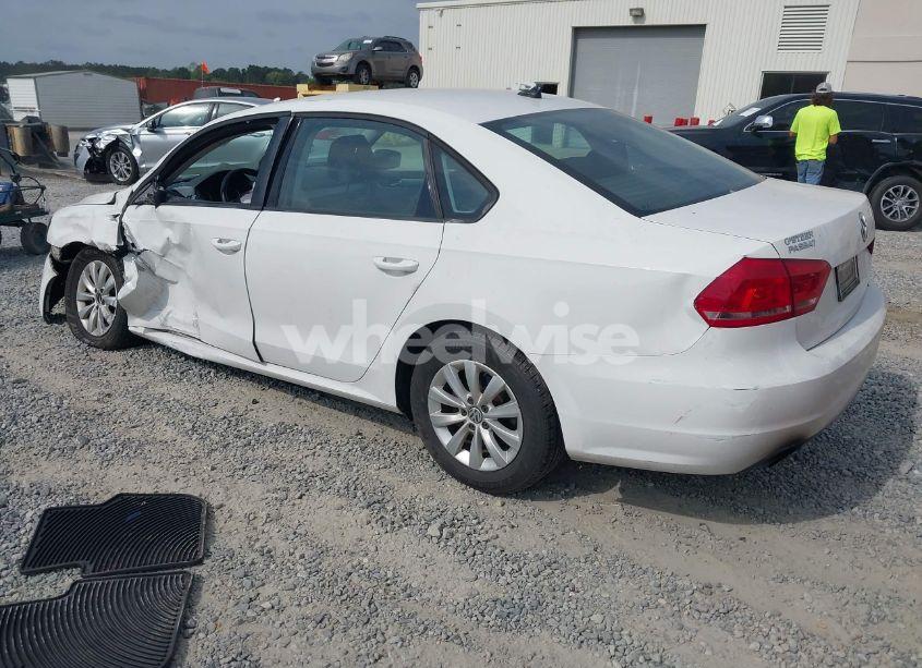 Photo 3 of 2015 Volkswagen Passat 1.8T WOLFSBURG EDITION (VIN 1VWAT7A3XFC004039)