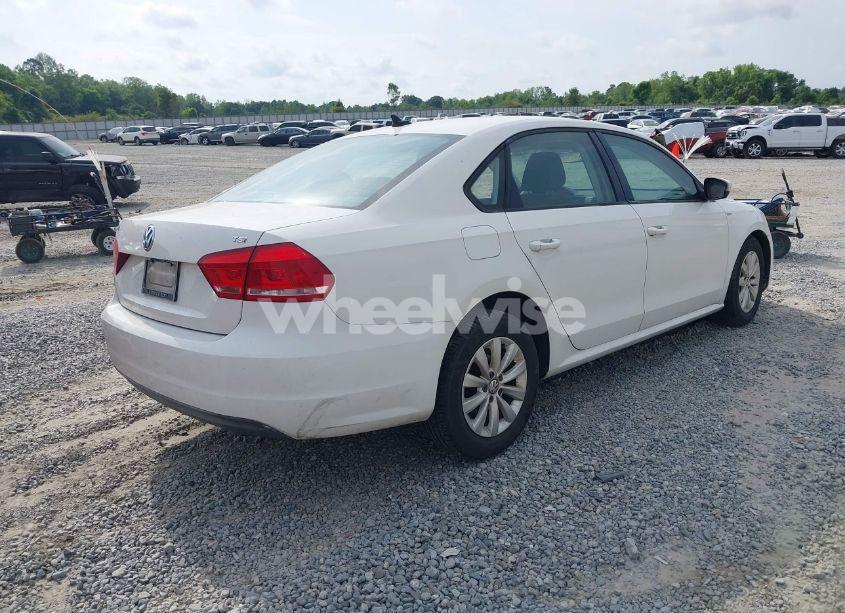 Photo 4 of 2015 Volkswagen Passat 1.8T WOLFSBURG EDITION (VIN 1VWAT7A3XFC004039)