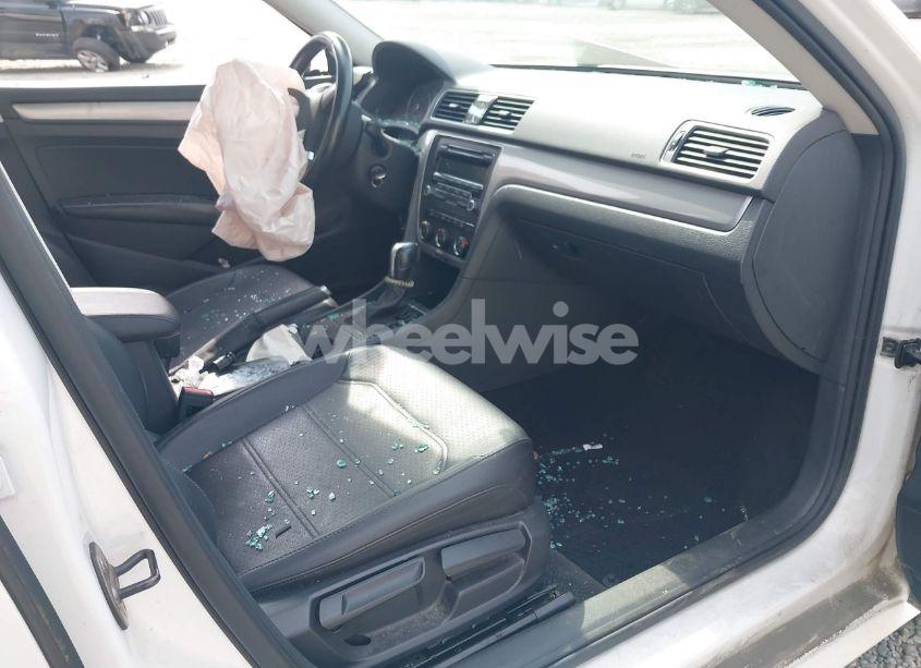 Photo 5 of 2015 Volkswagen Passat 1.8T WOLFSBURG EDITION (VIN 1VWAT7A3XFC004039)