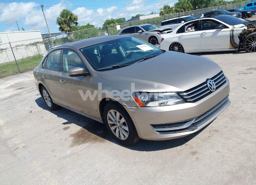 2015 Volkswagen Passat 1.8T WOLFSBURG EDITION (VIN 1VWAT7A3XFC050826) main photo