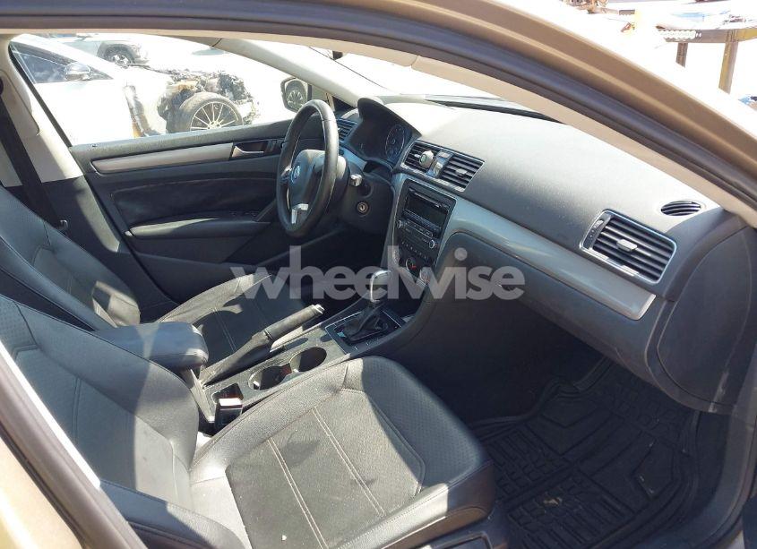 Photo 5 of 2015 Volkswagen Passat 1.8T WOLFSBURG EDITION (VIN 1VWAT7A3XFC050826)