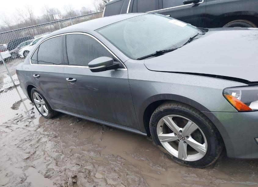 Photo 13 of 2015 Volkswagen Passat 1.8T LIMITED EDITION (VIN 1VWAT7A3XFC079324)