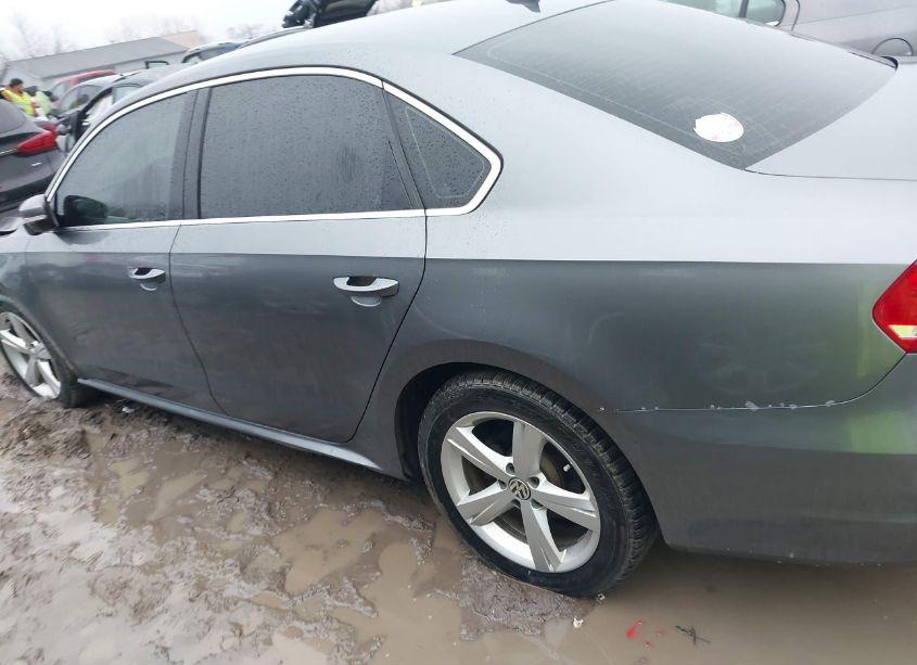 Photo 14 of 2015 Volkswagen Passat 1.8T LIMITED EDITION (VIN 1VWAT7A3XFC079324)