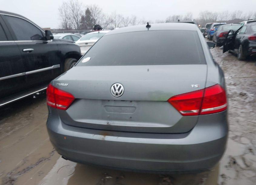 Photo 16 of 2015 Volkswagen Passat 1.8T LIMITED EDITION (VIN 1VWAT7A3XFC079324)