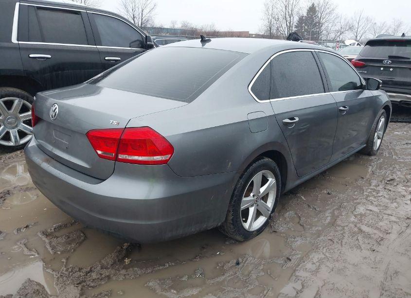 Photo 4 of 2015 Volkswagen Passat 1.8T LIMITED EDITION (VIN 1VWAT7A3XFC079324)