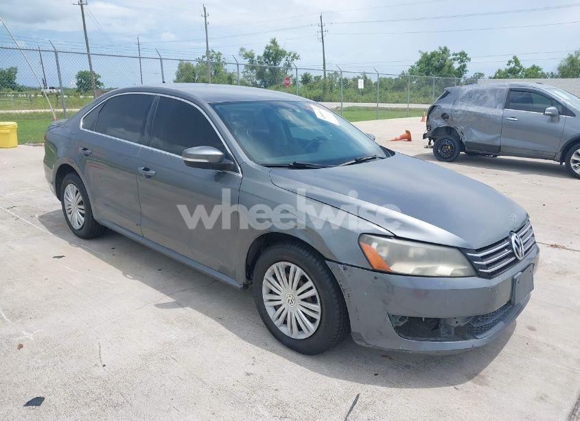 2015 Volkswagen Passat 1.8T LIMITED EDITION (VIN 1VWAT7A3XFC115934) main photo