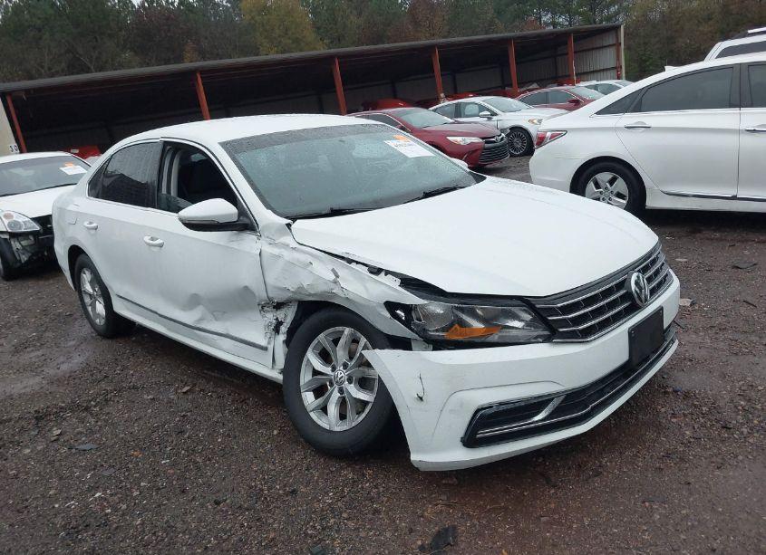 2016 Volkswagen Passat 1.8T S (VIN 1VWAT7A3XGC029718) main photo