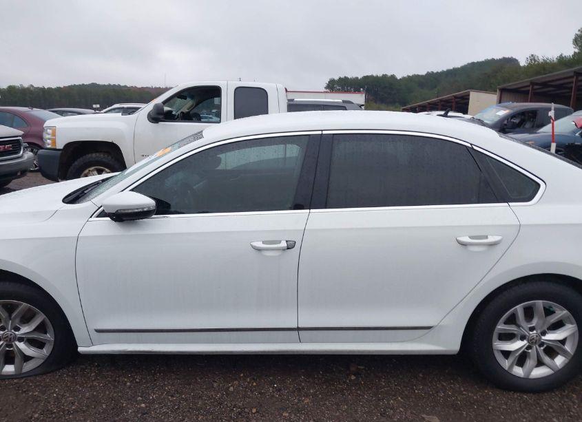 Photo 13 of 2016 Volkswagen Passat 1.8T S (VIN 1VWAT7A3XGC029718)