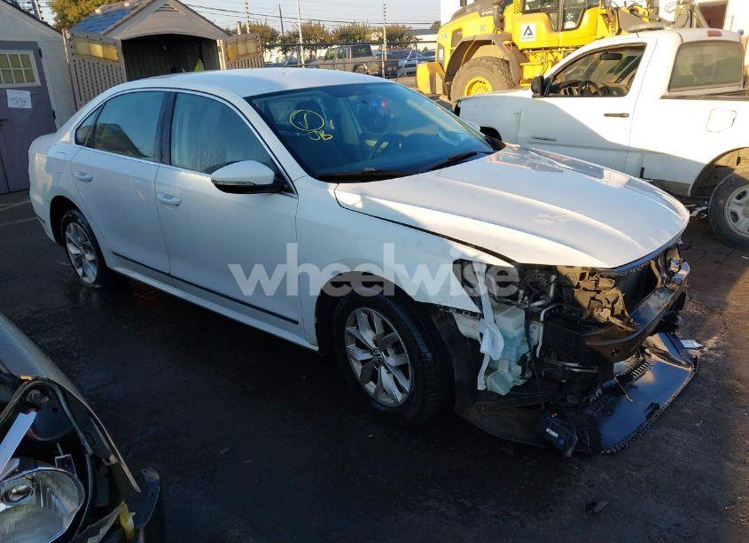 2016 Volkswagen Passat 1.8T S (VIN 1VWAT7A3XGC035860) main photo