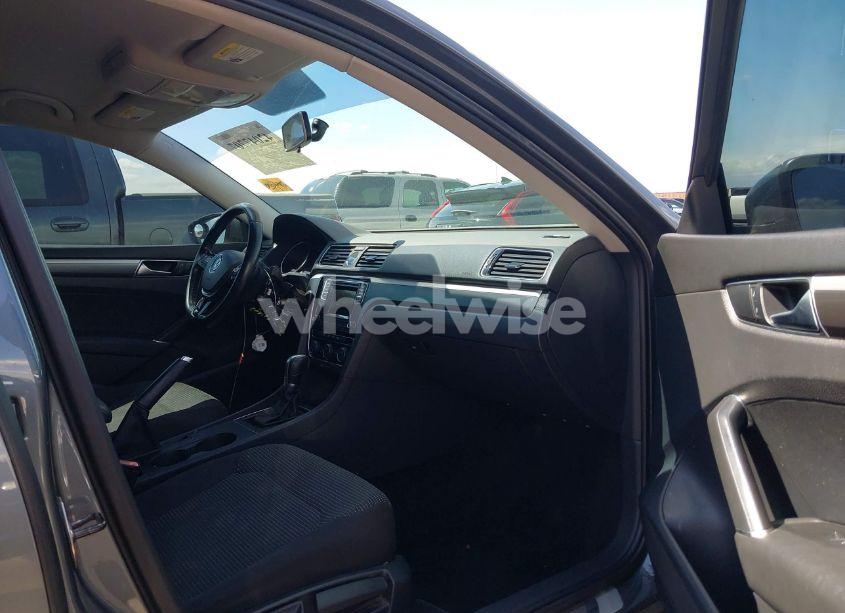 Photo 5 of 2016 Volkswagen Passat 1.8T R-LINE (VIN 1VWAT7A3XGC036619)