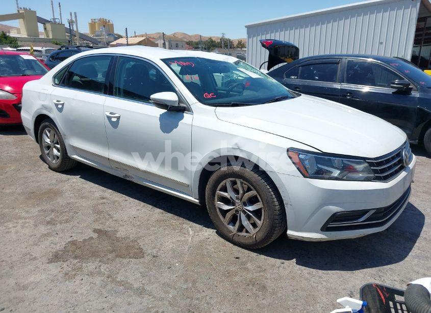 2016 Volkswagen Passat 1.8T S (VIN 1VWAT7A3XGC042002) main photo