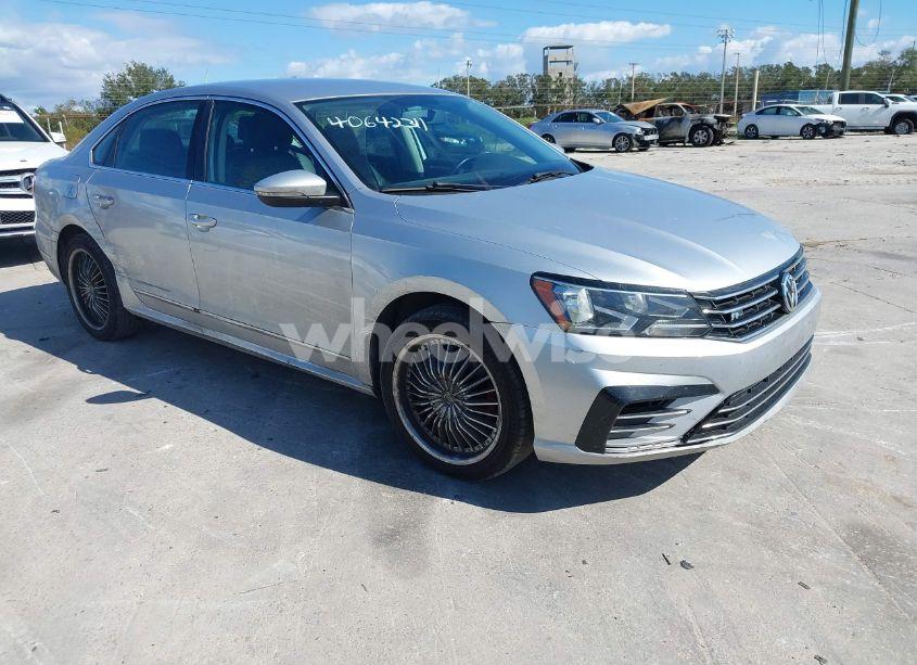 2016 Volkswagen Passat 1.8T R-LINE W/COMFORT PKG (VIN 1VWAT7A3XGC043635) main photo