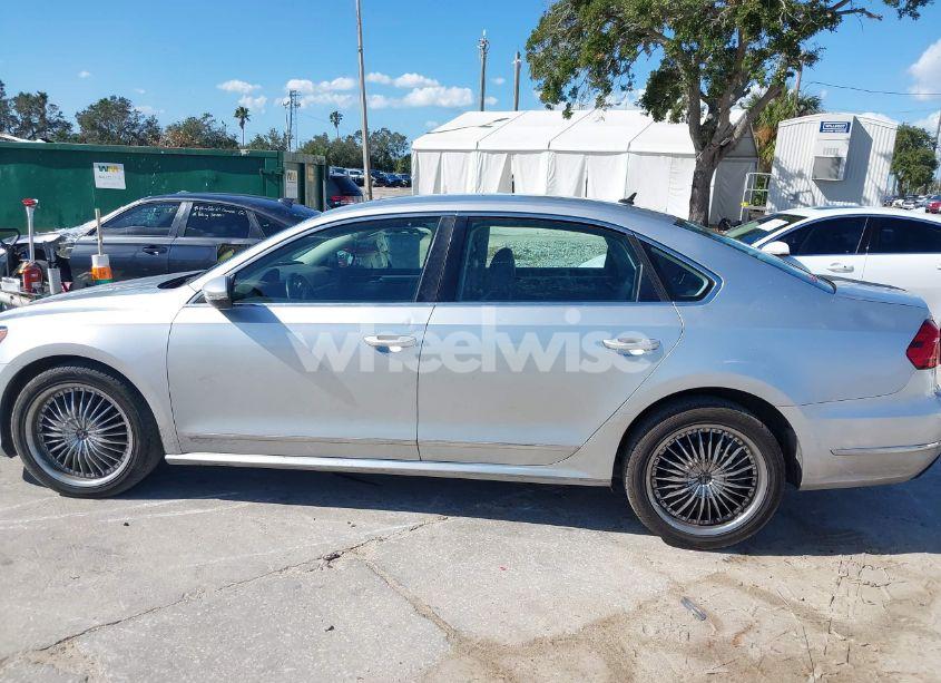 Photo 14 of 2016 Volkswagen Passat 1.8T R-LINE W/COMFORT PKG (VIN 1VWAT7A3XGC043635)