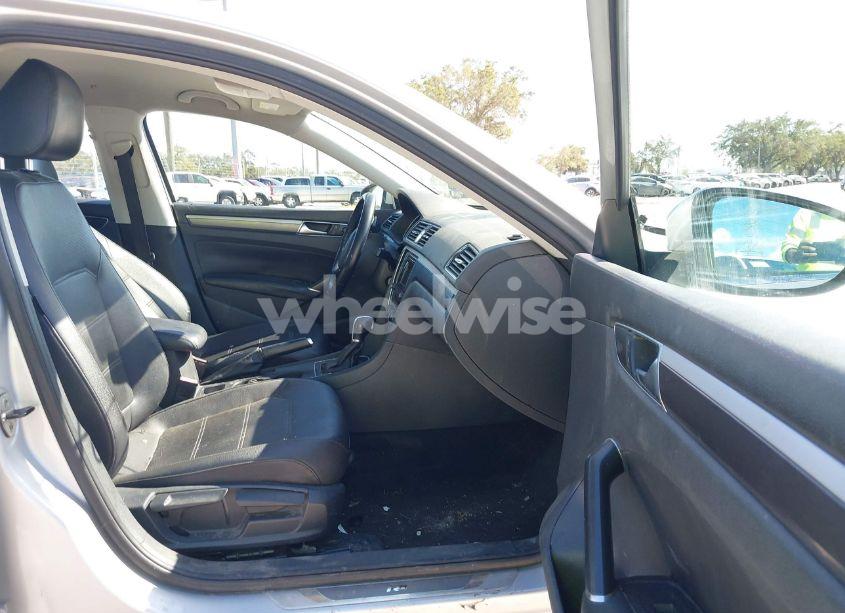 Photo 5 of 2016 Volkswagen Passat 1.8T R-LINE W/COMFORT PKG (VIN 1VWAT7A3XGC043635)