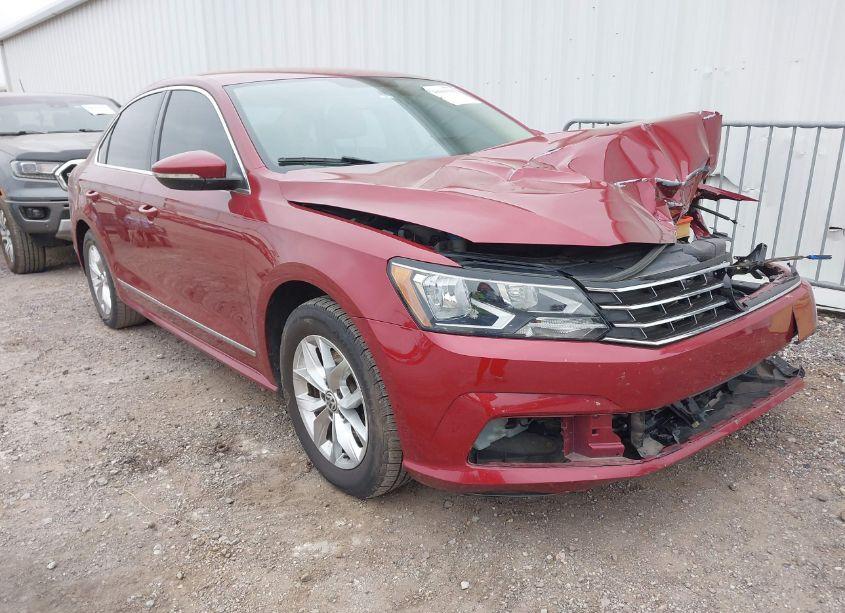 2017 Volkswagen Passat 1.8T S (VIN 1VWAT7A3XHC042423) main photo