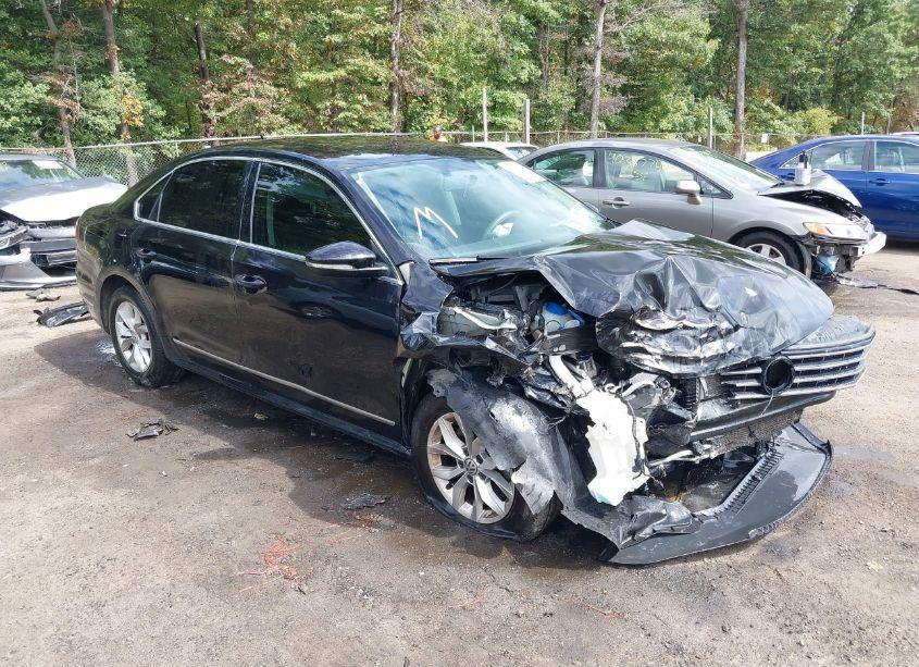 2017 Volkswagen Passat 1.8T S (VIN 1VWAT7A3XHC072151) main photo