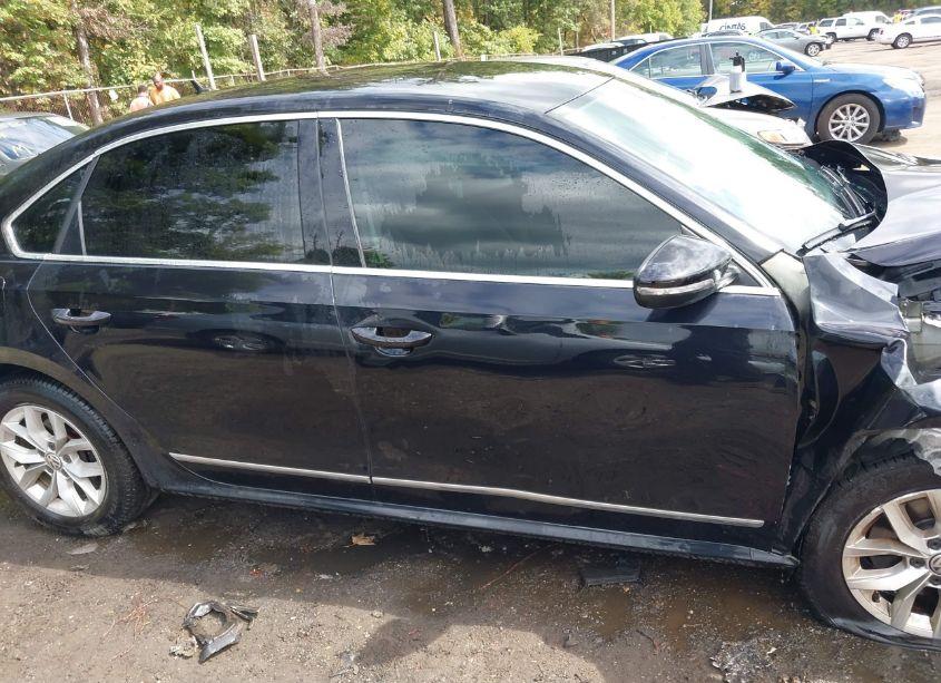 Photo 14 of 2017 Volkswagen Passat 1.8T S (VIN 1VWAT7A3XHC072151)