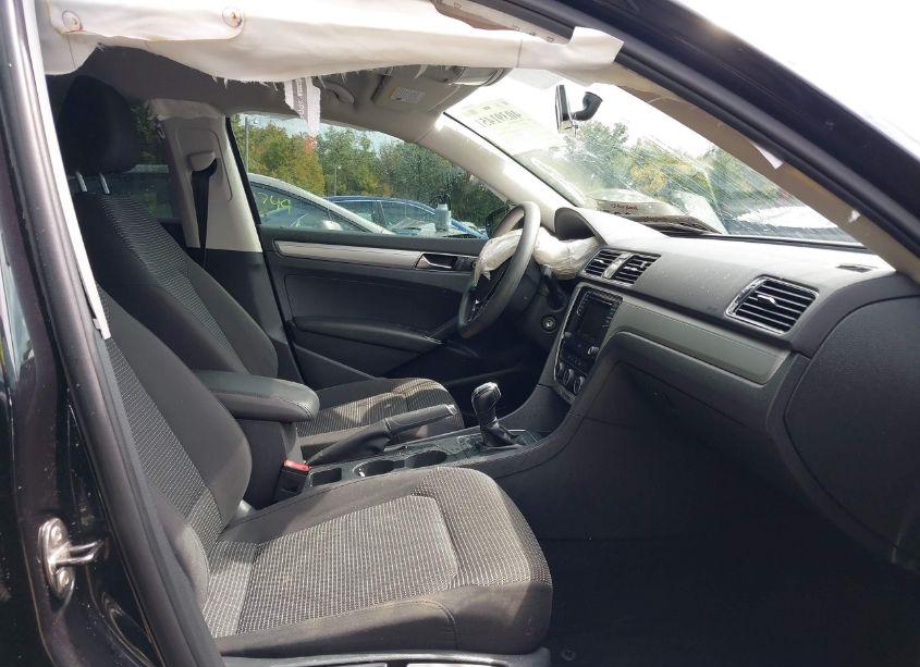 Photo 5 of 2017 Volkswagen Passat 1.8T S (VIN 1VWAT7A3XHC072151)