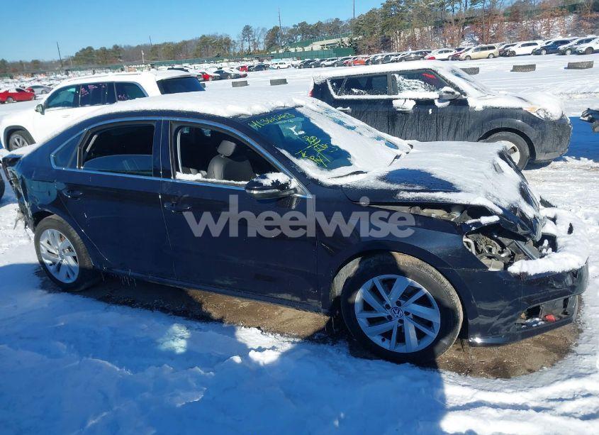 Photo 13 of 2018 Volkswagen Passat 2.0T SE (VIN 1VWBA7A30JC024531)