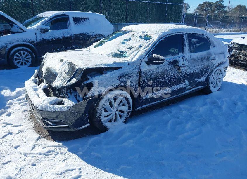 Photo 2 of 2018 Volkswagen Passat 2.0T SE (VIN 1VWBA7A30JC024531)