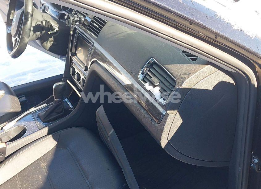 Photo 5 of 2018 Volkswagen Passat 2.0T SE (VIN 1VWBA7A30JC024531)