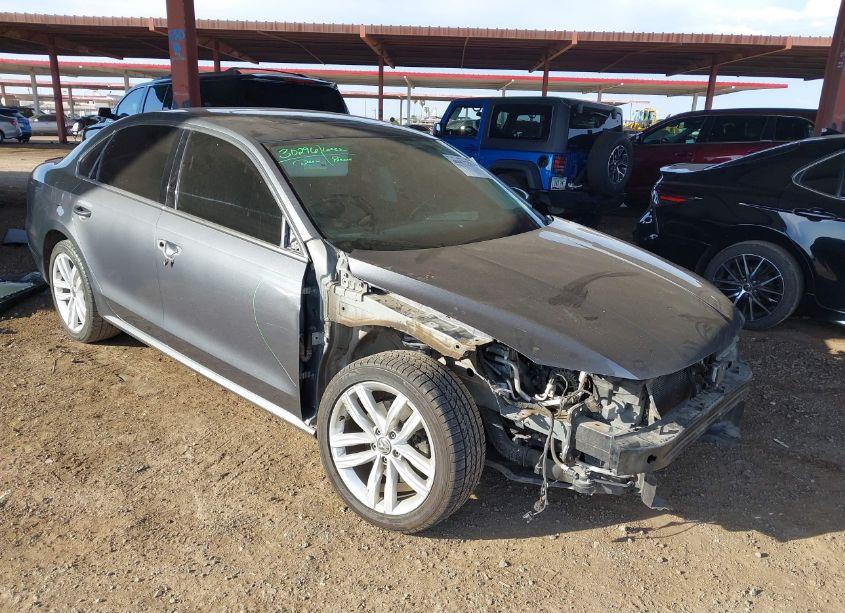 2018 Volkswagen Passat 2.0T SE (VIN 1VWBA7A30JC027039) main photo