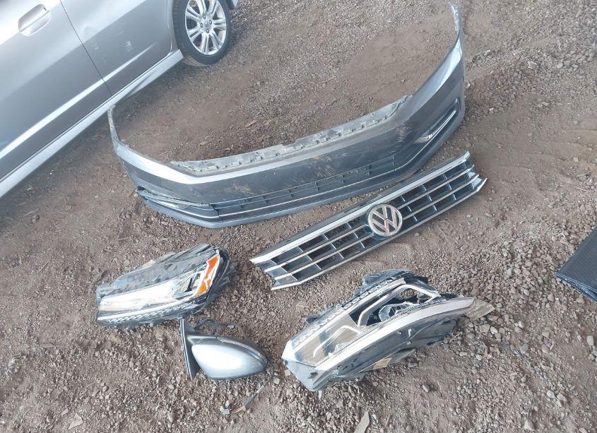 Photo 12 of 2018 Volkswagen Passat 2.0T SE (VIN 1VWBA7A30JC027039)