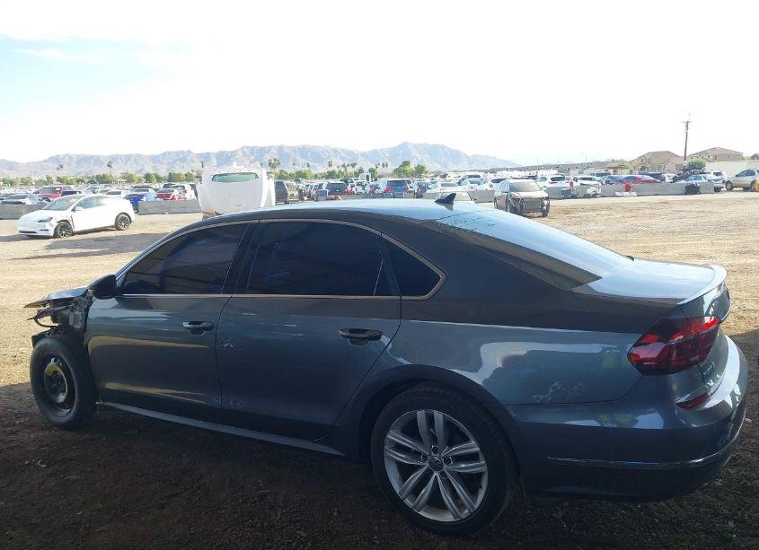 Photo 15 of 2018 Volkswagen Passat 2.0T SE (VIN 1VWBA7A30JC027039)