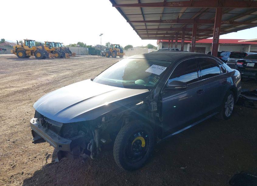 Photo 2 of 2018 Volkswagen Passat 2.0T SE (VIN 1VWBA7A30JC027039)