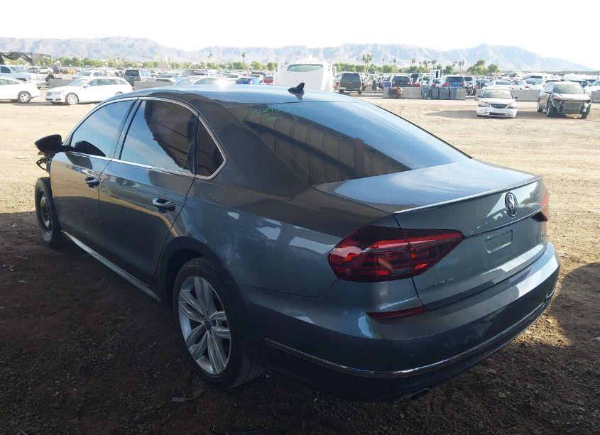 Photo 3 of 2018 Volkswagen Passat 2.0T SE (VIN 1VWBA7A30JC027039)
