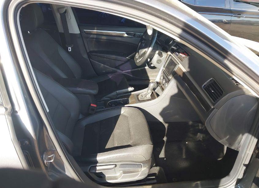 Photo 5 of 2018 Volkswagen Passat 2.0T SE (VIN 1VWBA7A30JC027039)