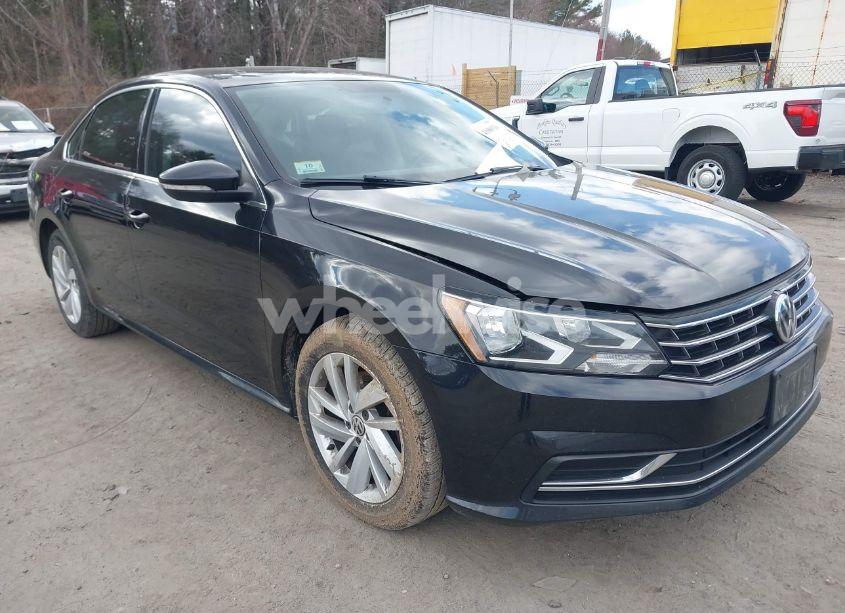 2018 Volkswagen Passat 2.0T SE (VIN 1VWBA7A30JC027347) main photo
