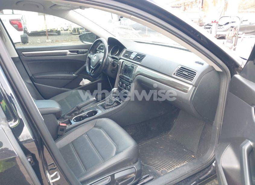 Photo 5 of 2018 Volkswagen Passat 2.0T SE (VIN 1VWBA7A30JC027347)