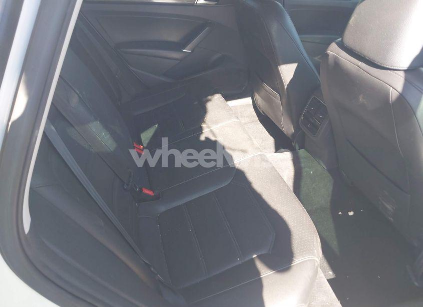 Photo 8 of 2018 Volkswagen Passat 2.0T SE (VIN 1VWBA7A30JC044830)