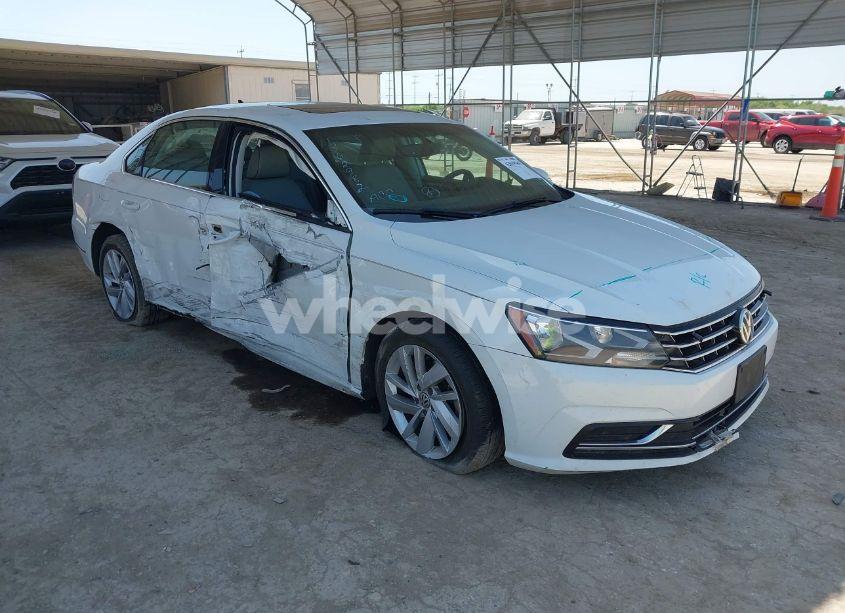 2018 Volkswagen Passat 2.0T SE (VIN 1VWBA7A30JC052183) main photo