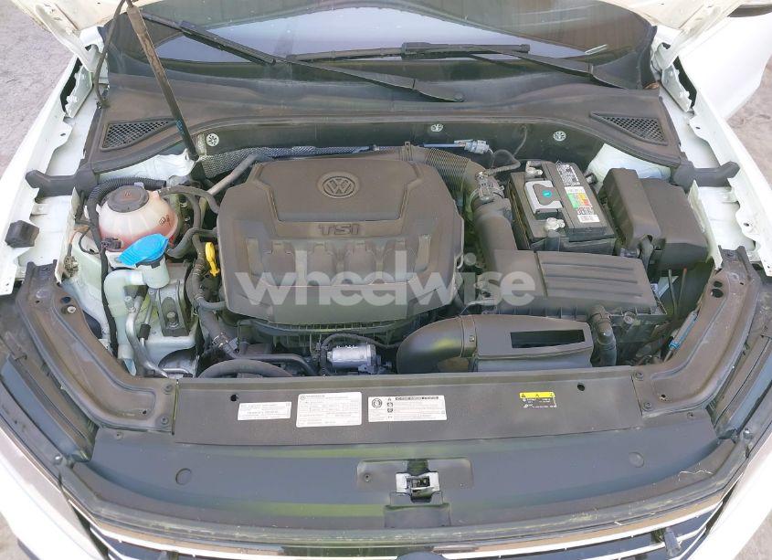 Photo 10 of 2018 Volkswagen Passat 2.0T SE (VIN 1VWBA7A30JC052183)