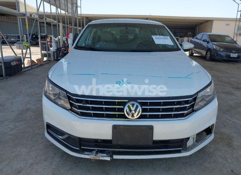 Photo 13 of 2018 Volkswagen Passat 2.0T SE (VIN 1VWBA7A30JC052183)