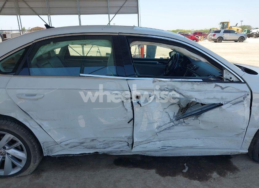 Photo 14 of 2018 Volkswagen Passat 2.0T SE (VIN 1VWBA7A30JC052183)