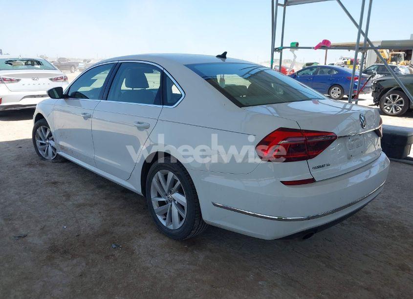 Photo 3 of 2018 Volkswagen Passat 2.0T SE (VIN 1VWBA7A30JC052183)