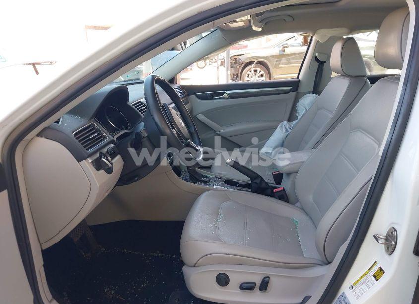 Photo 5 of 2018 Volkswagen Passat 2.0T SE (VIN 1VWBA7A30JC052183)