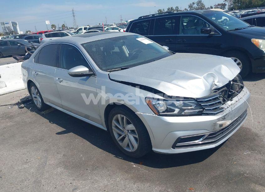 2018 Volkswagen Passat 2.0T SE (VIN 1VWBA7A31JC015482) main photo