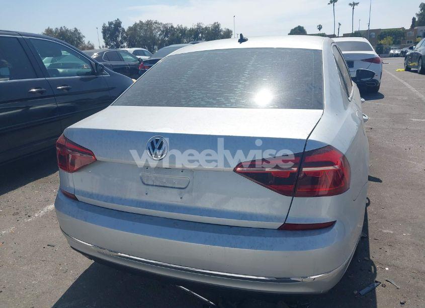 Photo 16 of 2018 Volkswagen Passat 2.0T SE (VIN 1VWBA7A31JC015482)