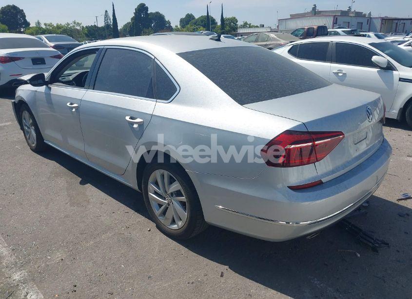 Photo 3 of 2018 Volkswagen Passat 2.0T SE (VIN 1VWBA7A31JC015482)