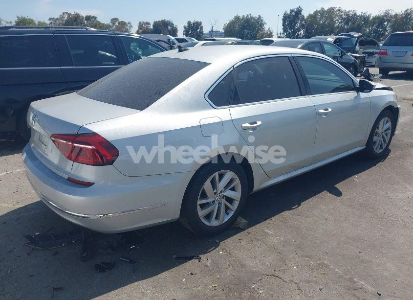 Photo 4 of 2018 Volkswagen Passat 2.0T SE (VIN 1VWBA7A31JC015482)