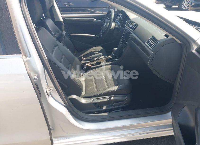 Photo 5 of 2018 Volkswagen Passat 2.0T SE (VIN 1VWBA7A31JC015482)