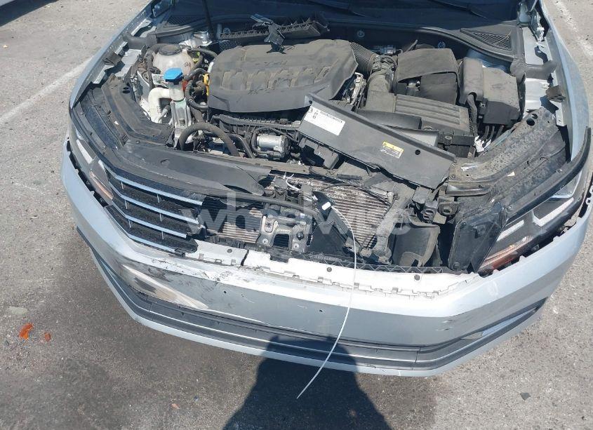 Photo 6 of 2018 Volkswagen Passat 2.0T SE (VIN 1VWBA7A31JC015482)
