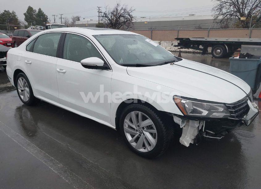 2018 Volkswagen Passat 2.0T SE (VIN 1VWBA7A31JC016387) main photo