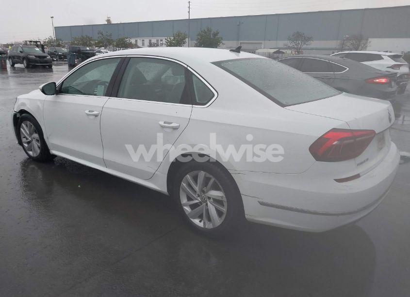 Photo 3 of 2018 Volkswagen Passat 2.0T SE (VIN 1VWBA7A31JC016387)