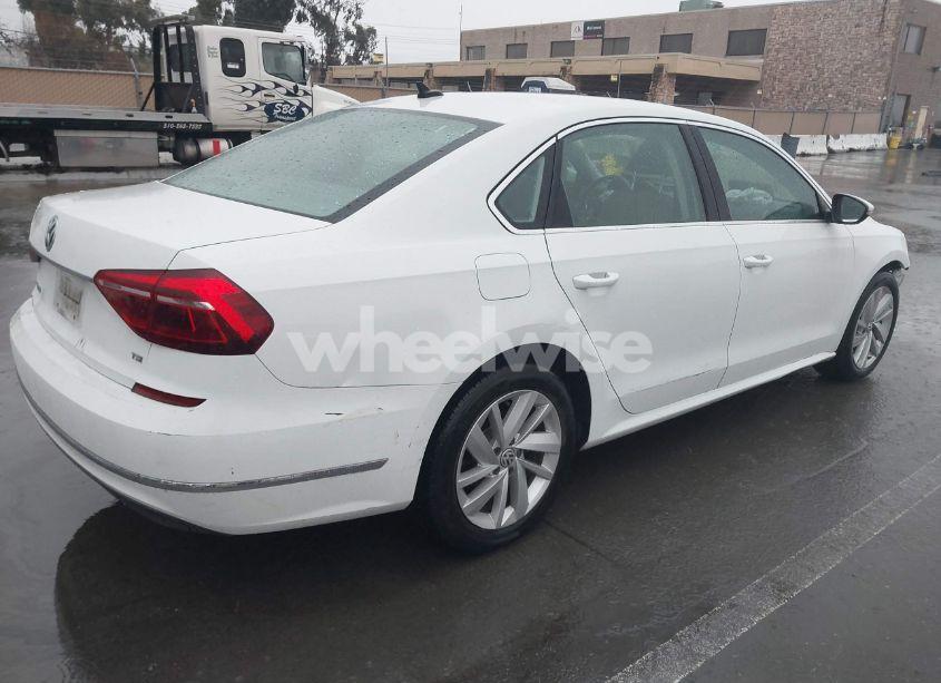 Photo 4 of 2018 Volkswagen Passat 2.0T SE (VIN 1VWBA7A31JC016387)